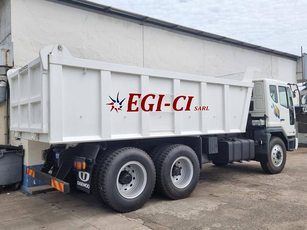 Camion de transport spécialisé