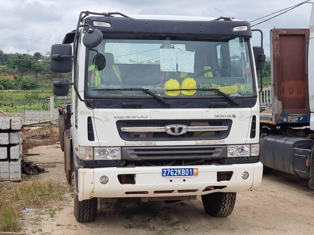 Tracteur Daewoo, vue de face